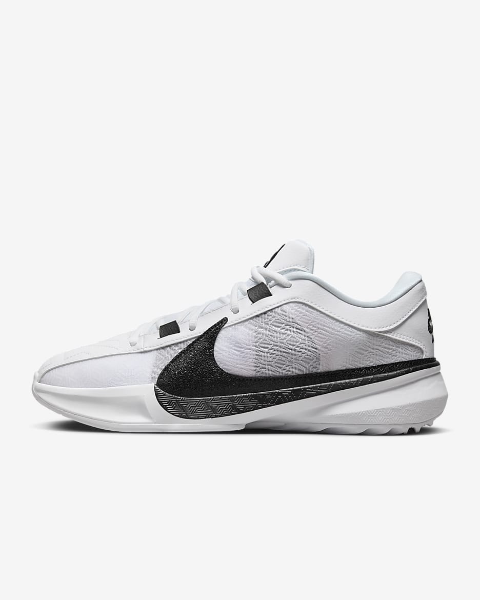 New nike basketball shoes black and white best sale